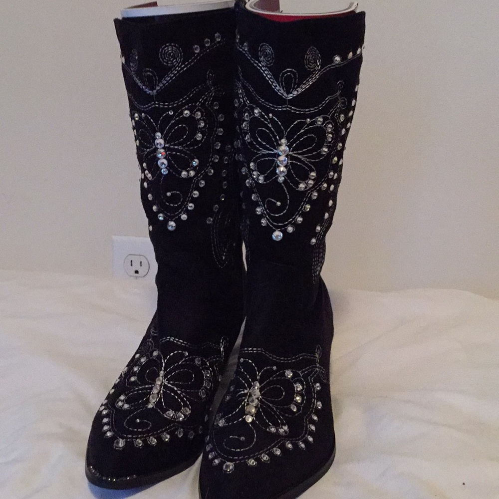 Boots - Picture 1 of 4